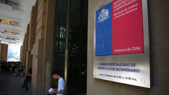 Contraloría revela graves fallas en sistema del Registro Civil con cédulas para recién nacidos