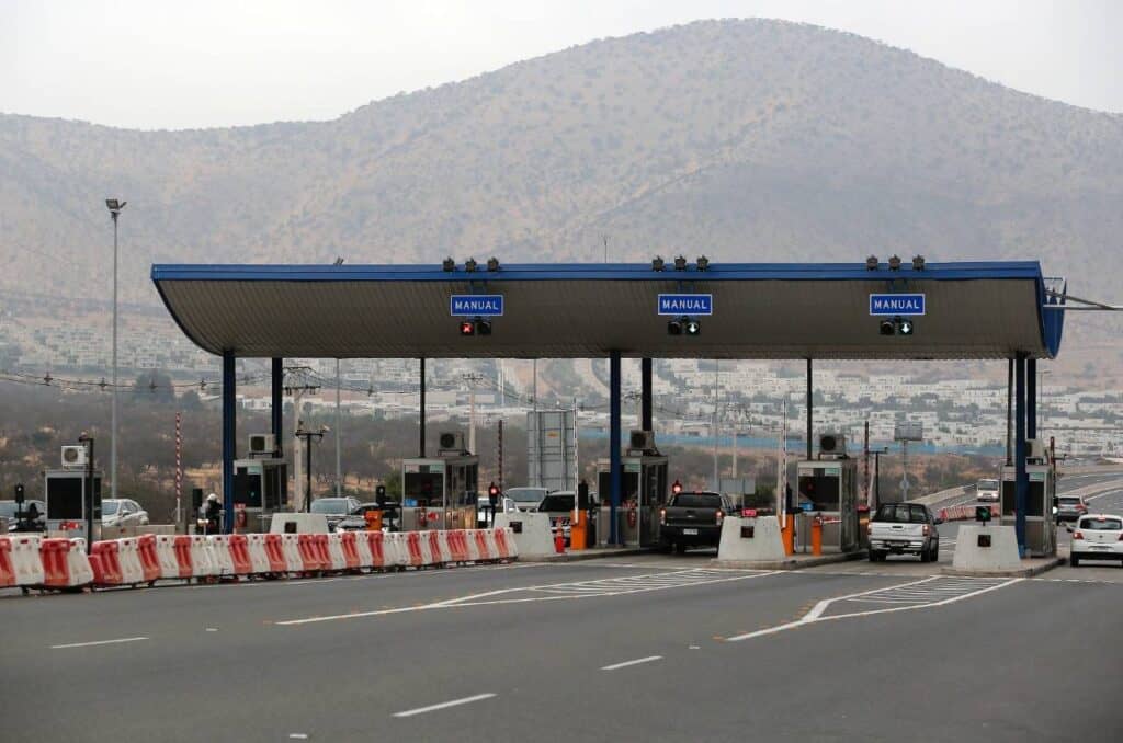 Gobierno implementa peaje a mil pesos en rutas clave por fin de semana largo de Semana Santa