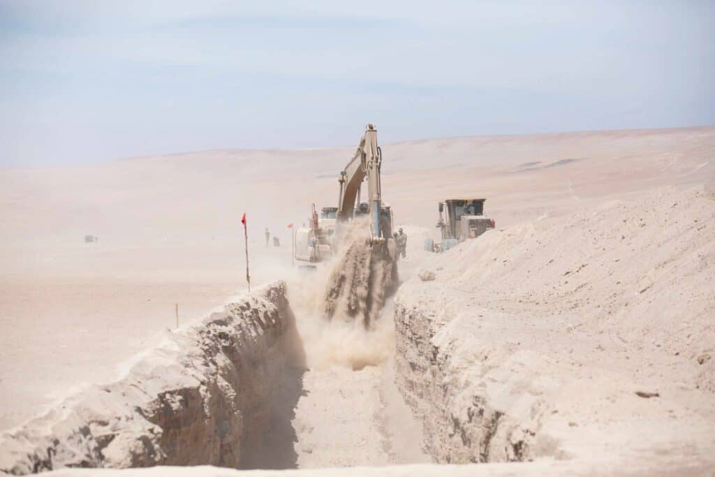 Perú construye zanja en frontera con Chile para optimizar transporte de carga