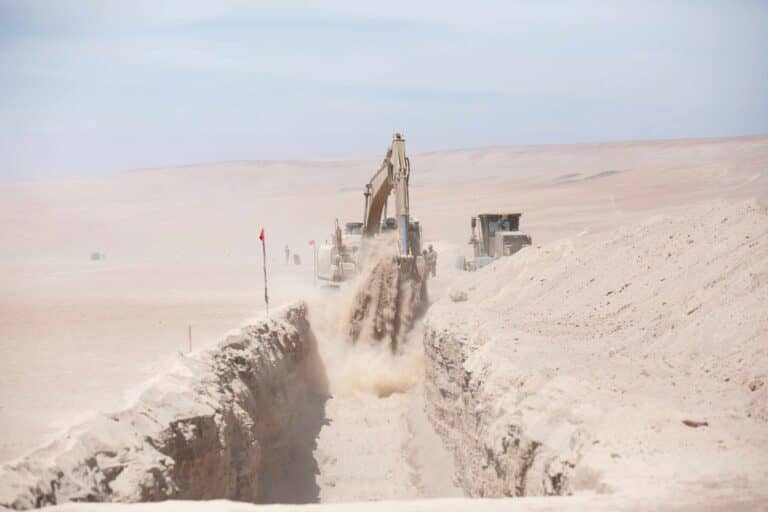 Perú construye zanja en frontera con Chile para optimizar transporte de carga