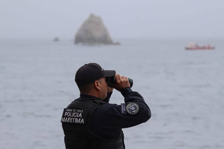 Cuatro pescadores resultan ilesos tras violento volcamiento de su embarcación en la caleta Duao