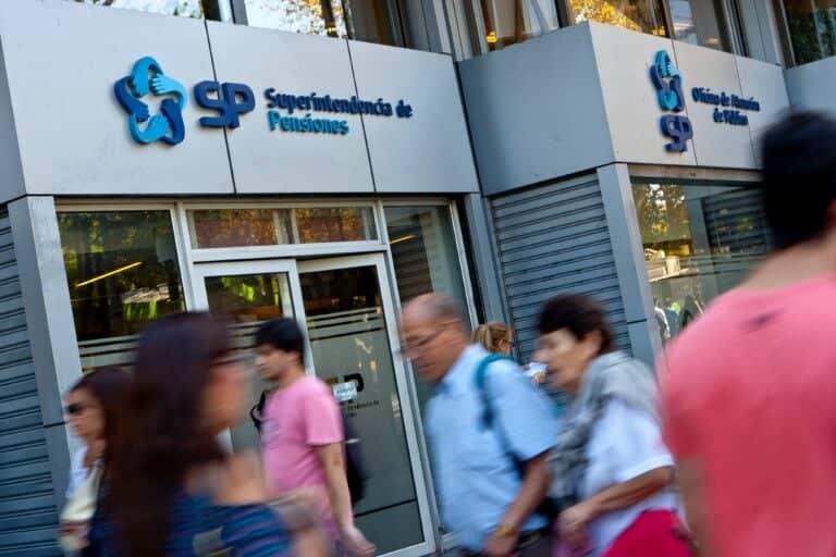 Fondo E acumula una caída de 10,4% en 2026 y abre un cruce político por la estrategia de las AFP