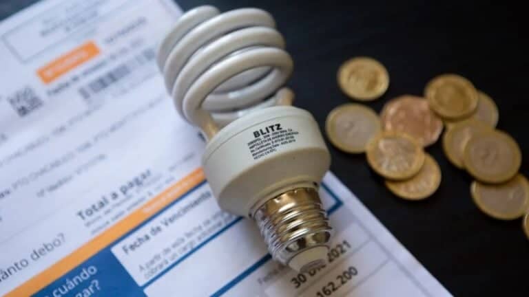 Cámara de Diputados aprueba proyecto "Ordenemos la cuenta": Iniciativa fija cargo en boletas de luz para saldar deuda de US$800 millones
