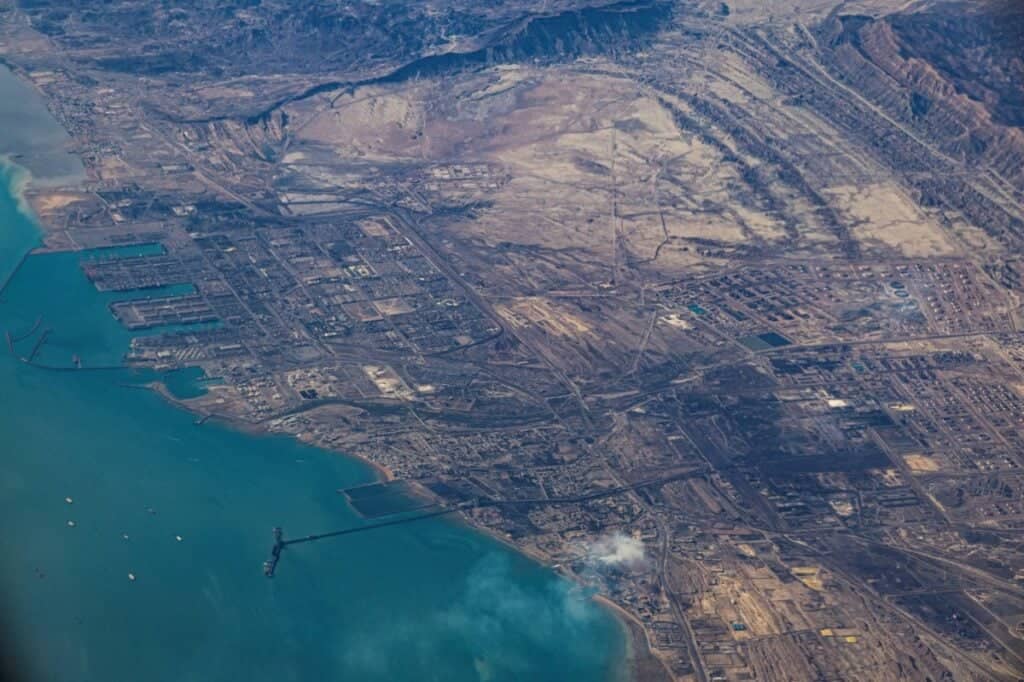 Conflicto en Medio Oriente dispara el petróleo a US$ 80 y analistas proyectan US$ 100