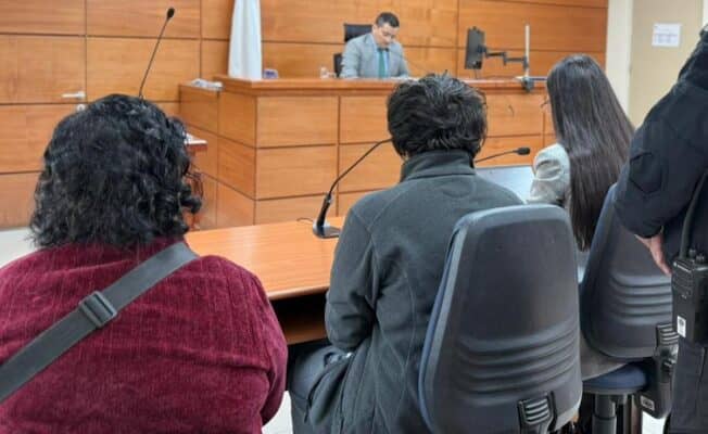 Habla madre de estudiante armado en Curicó: Cuestiona falta de tratamientos y descarta amenaza para la comunidad escolar