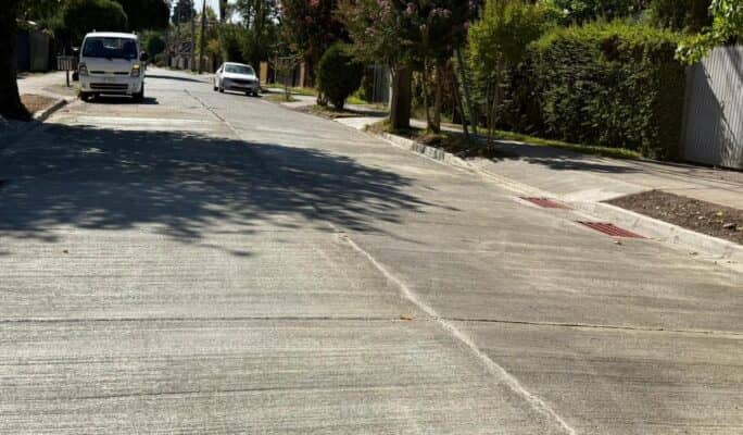 Finalizan trabajos en calle René León: Municipio repara asfalto previo al inicio del año escolar