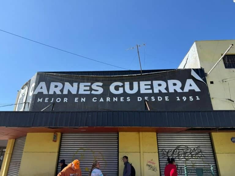 Concejales aprueban acuerdo para saldar millonaria deuda de "Carnes Guerra" en el Mercado Municipal de Curicó