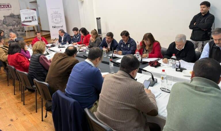 Core sesiona por primera vez en Romeral y aprueba millonarios fondos para salud y obras en la provincia