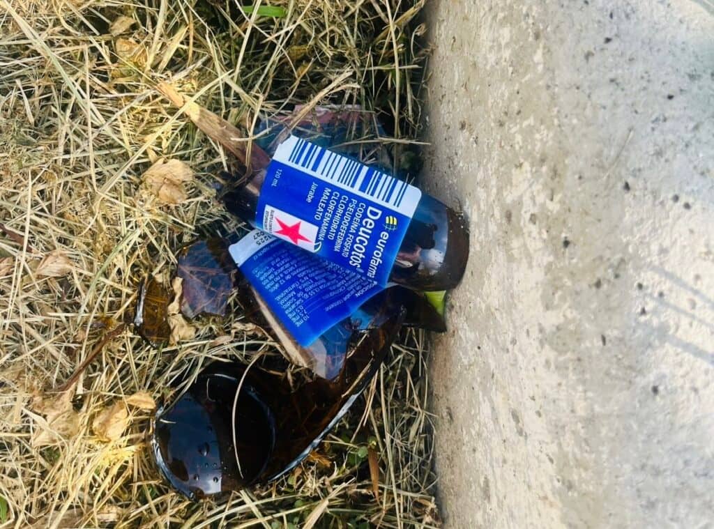 Vecinos alertan sobre consumo de medicamentos para drogarse en plaza publica de Curicó