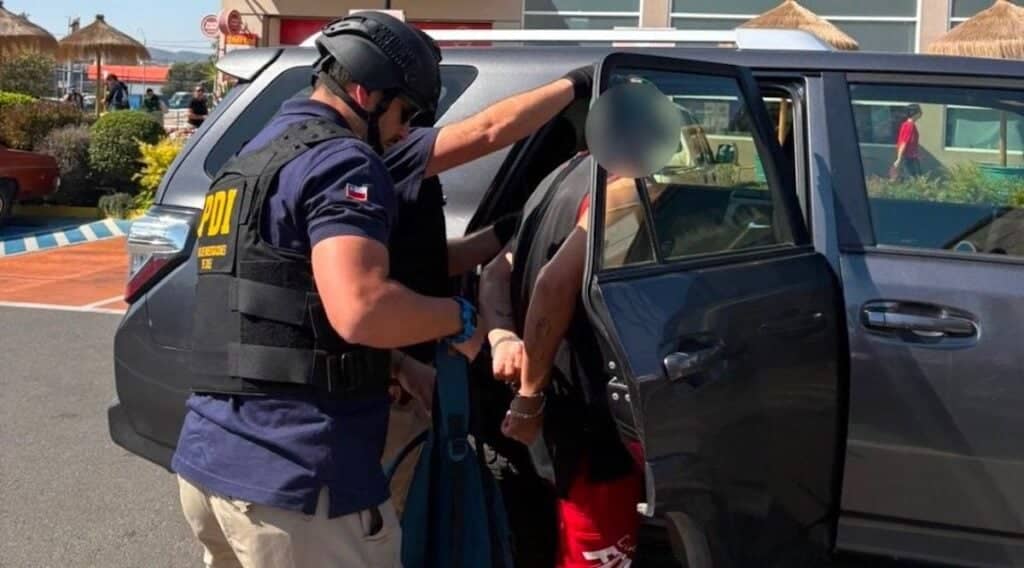 PDI detiene a dos extranjeros en Curicó con órdenes de expulsión vigentes por ingreso clandestino