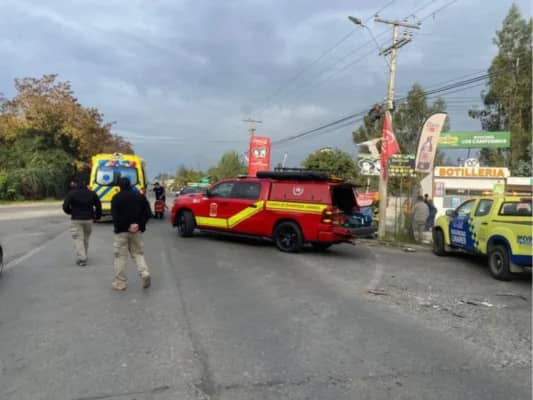 Niña de 8 años y un adulto mueren en accidente en Linares: camión huyó sin prestar auxilio