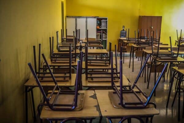 Delegado por suspensión de clases en Curicó: Llama a no caer en "pitanzas" y confirma investigaciones de Fiscalía