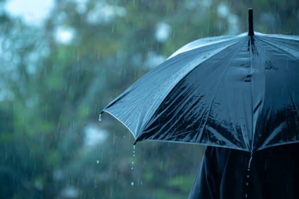 DMC emite avisos por fuertes vientos y lluvias intensas en tres regiones