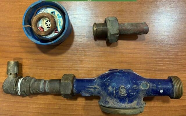 Carabinero de franco persigue y reduce a delincuente que robaba medidor de agua