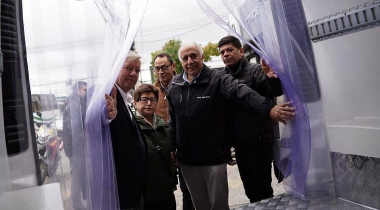 Curicó suma dos vehículos y avanza en clínica resolutiva para salud municipal