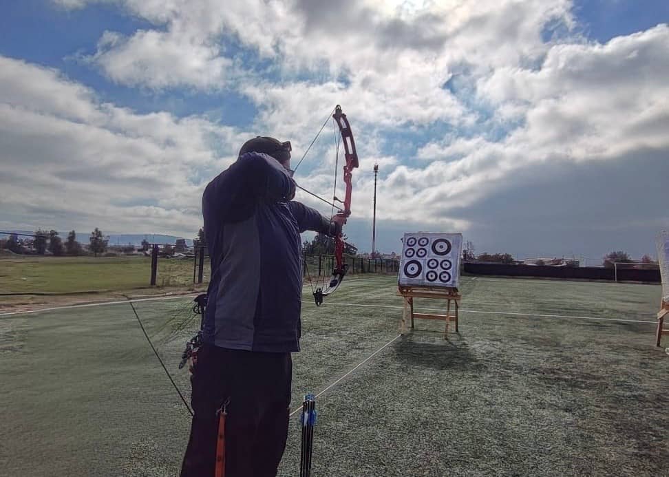 Arqueros curicanos rompen dos récords nacionales y brillan con masiva cosecha de medallas en Talca