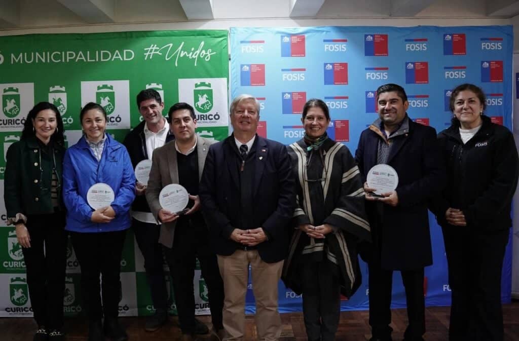 Municipio de Curicó reconoce a empresas donantes del programa EcoMercado Solidario