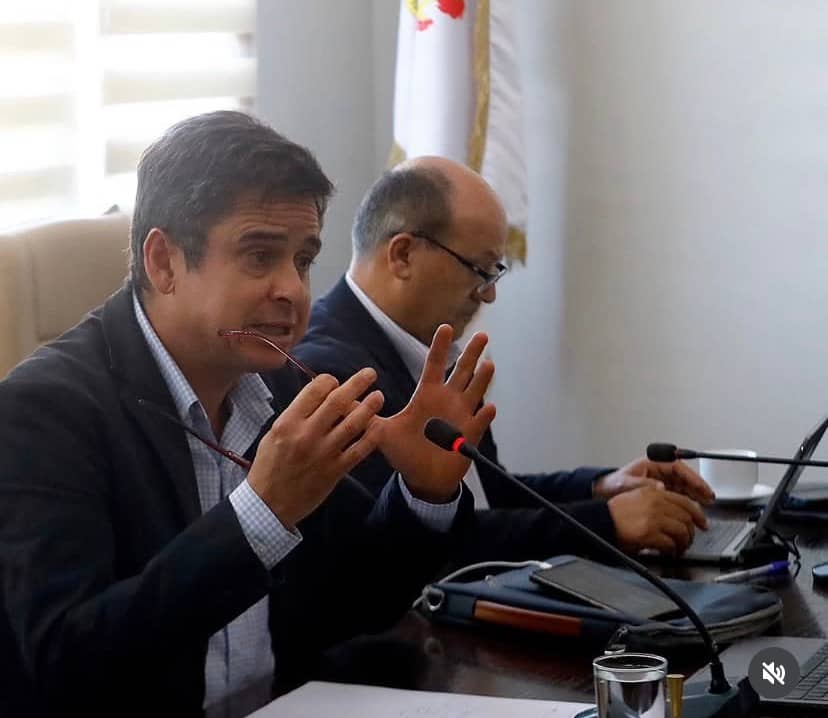 Concejal Francisco Sanz propone creación de equipo especial para reparación de veredas en Curicó