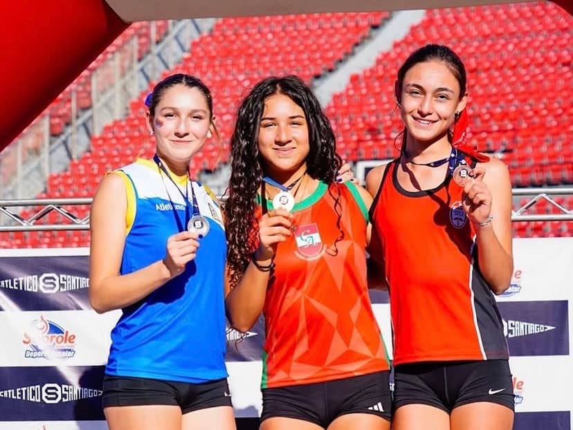 Atleta Florencia Rojas se adjudica medalla de plata en los 100 metros planos del Interescolar