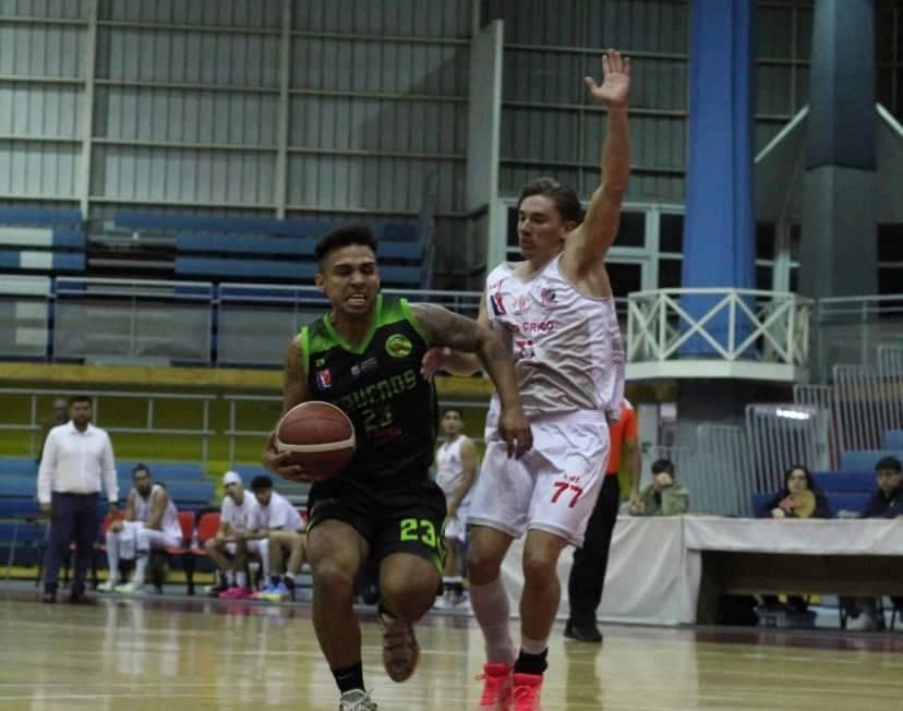 Liceo de Curicó se queda con el clásico en la Liga Dos de Básquetbol