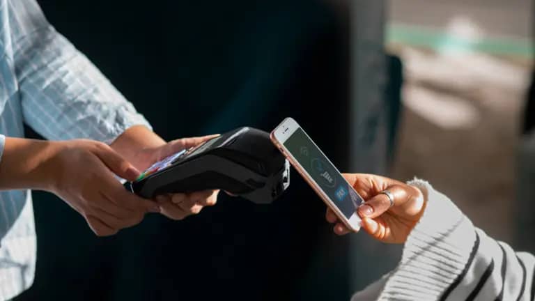 El móvil ya domina los pagos digitales en Europa