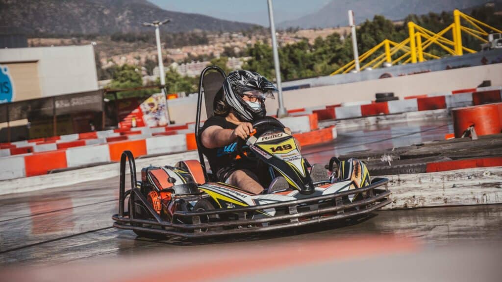 Mall Curicó suma nueva pista de karting a su oferta de entretención
