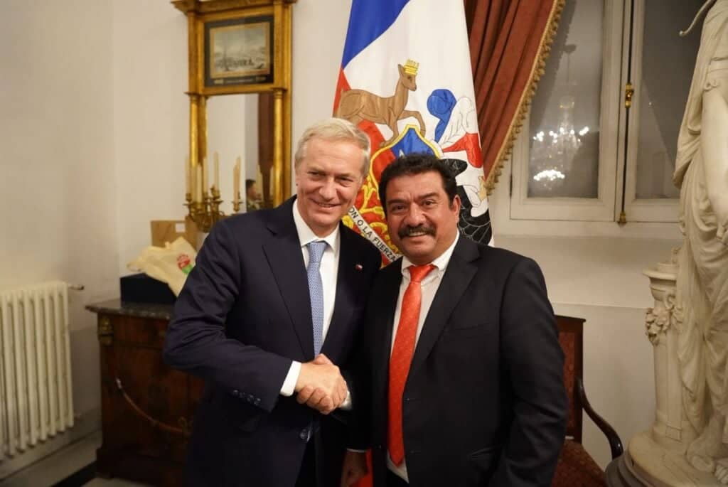 Alcalde de Licantén expone urgencias de la comuna en Encuentro Nacional con el Presidente de la República