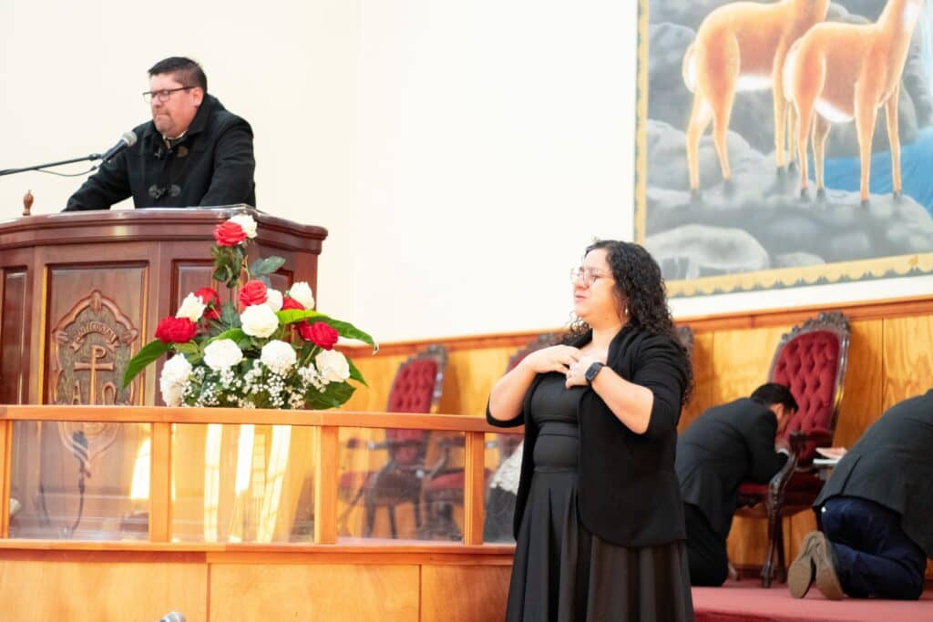 Iglesia Pentecostal de Curicó implementa lengua de señas en sus cultos para promover la inclusión