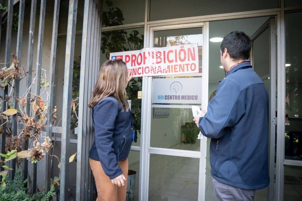 Seremi de Salud prohíbe funcionamiento de centro médico en Curicó