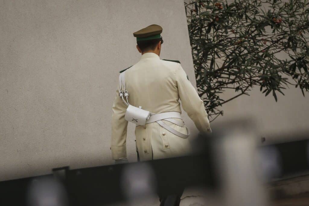 Carabinero guardia de La Moneda detenido por homicidio tras persecución en Talcahuano