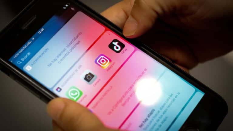 Justicia falla contra creadora de contenidos y advierte que la libertad de expresión no ampara las "funas" en redes sociales