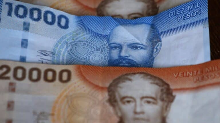Gobierno busca reajuste del sueldo mínimo para 2026 con alza de $7.546
