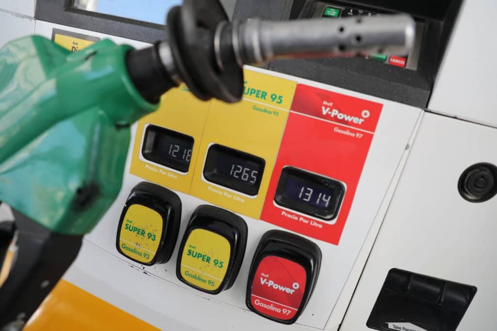 Combustibles al alza: Diésel subirá $89 y bencinas $35 desde este jueves