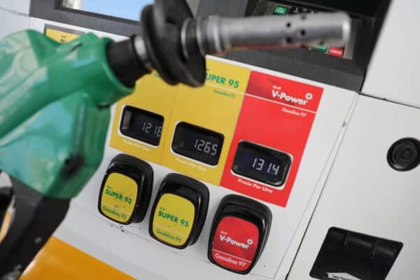 Combustibles al alza: Diésel subirá $89 y bencinas $35 desde este jueves
