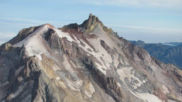 Autoridades llaman a la calma por volcán Nevado de Longaví: "No se ha detectado ninguna variación"
