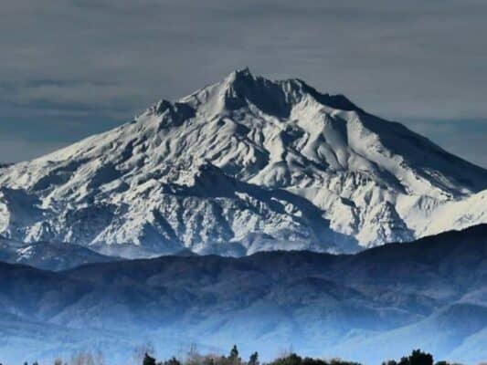 Sernageomin decreta Alerta Amarilla para el volcán Nevado de Longaví tras inusual aumento de actividad sísmica