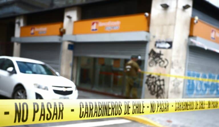 Detienen a tres sujetos por millonario intento de estafa bancaria con falsa alarma de bomba