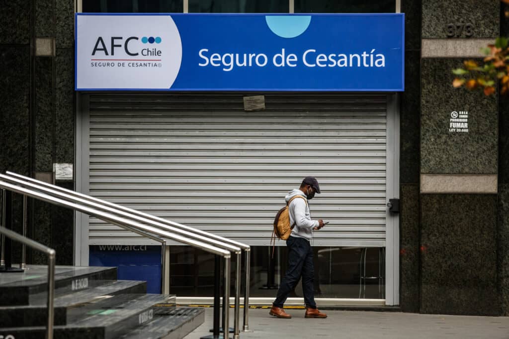 Podrías acceder al 70% de tu sueldo si quedaste cesante: conoce el beneficio y cómo cobrarlo