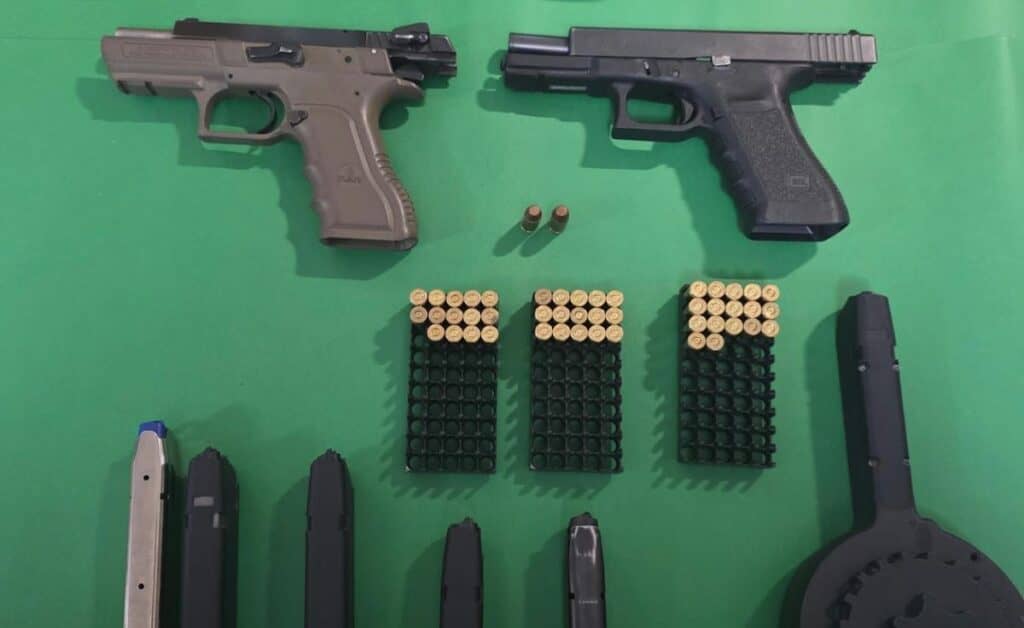 Carabineros detiene a cuatro sujetos con amplio prontuario por porte ilegal de armas tras control vehicular en Curicó