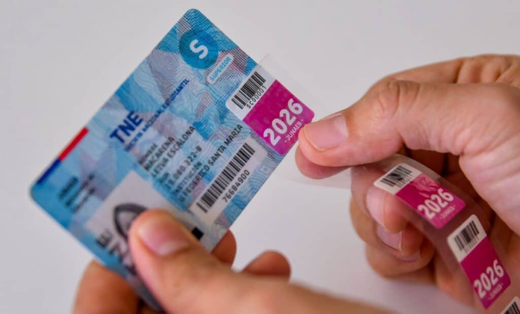 Junaeb hace llamado urgente a revalidar la TNE antes del 31 de mayo y advierte penas por falsificación de sellos