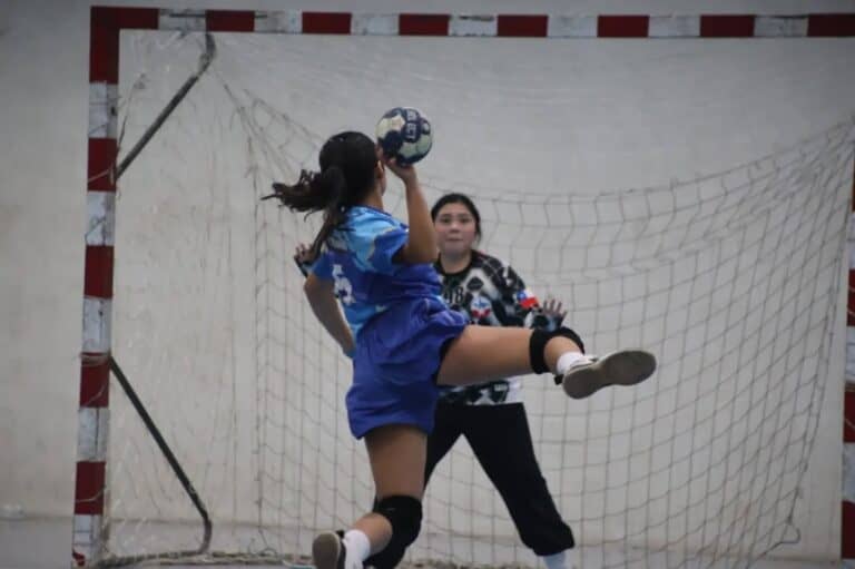 La fiesta del balonmano se vive este fin de semana en el Polideportivo de Curicó