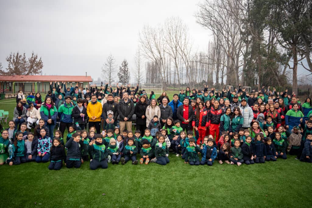 Liceo Luis Leyton Rubio de Rauco inaugura moderna cancha de pasto sintético