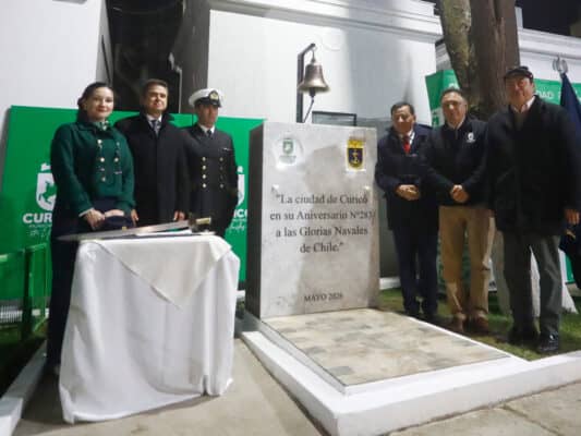 Con revelación de un memorial se desarrolló homenaje a las Glorias Navales en Cementerio Municipal de Curicó