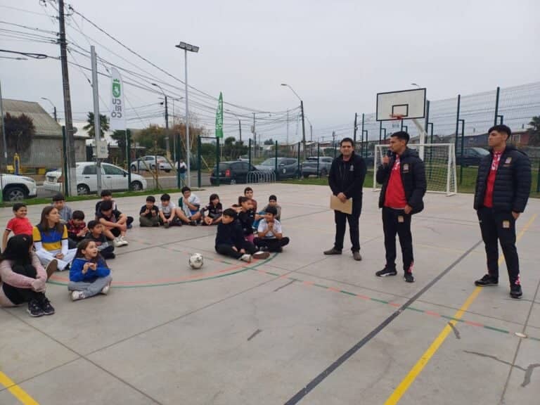 SENDA Previene Curicó desarrolla exitosa clínica deportiva en Villa El Encanto III