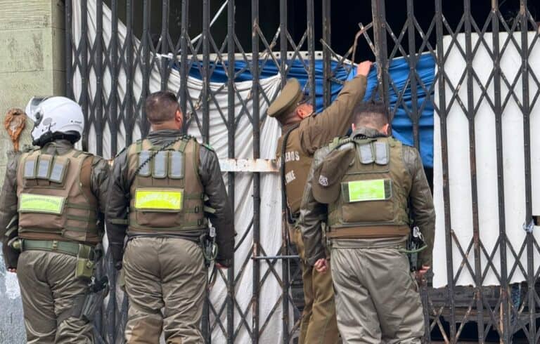 Municipio despliega operativo para desalojar a personas en situación de calle desde el Teatro Victoria