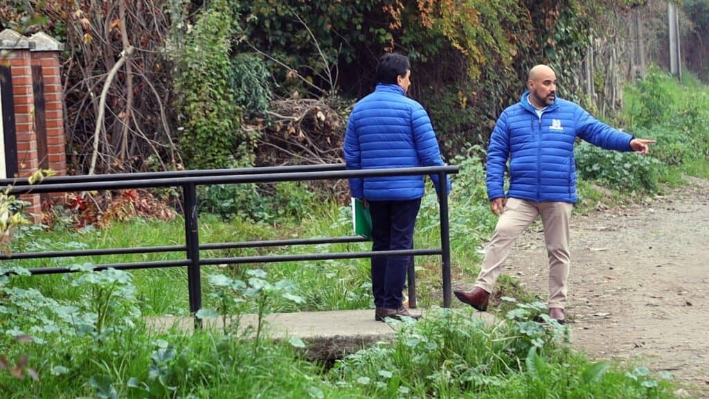 Municipio de Molina anuncia proyecto para solucionar históricas inundaciones en Escuela Casa Blanca