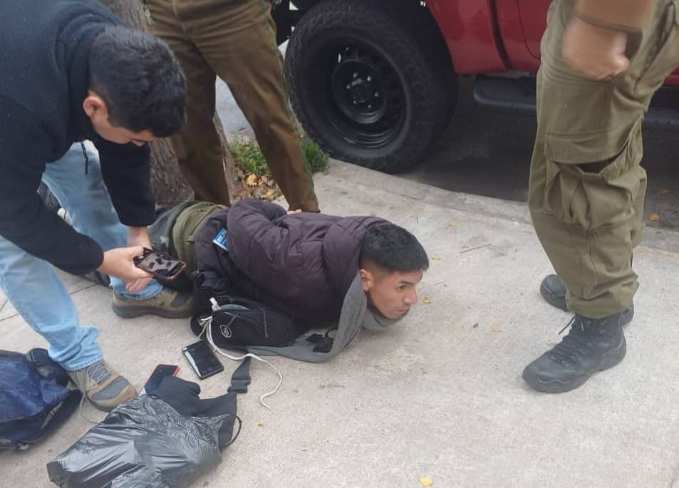 Carabineros detiene a delincuente tras violento asalto a óptica en el centro de Curicó