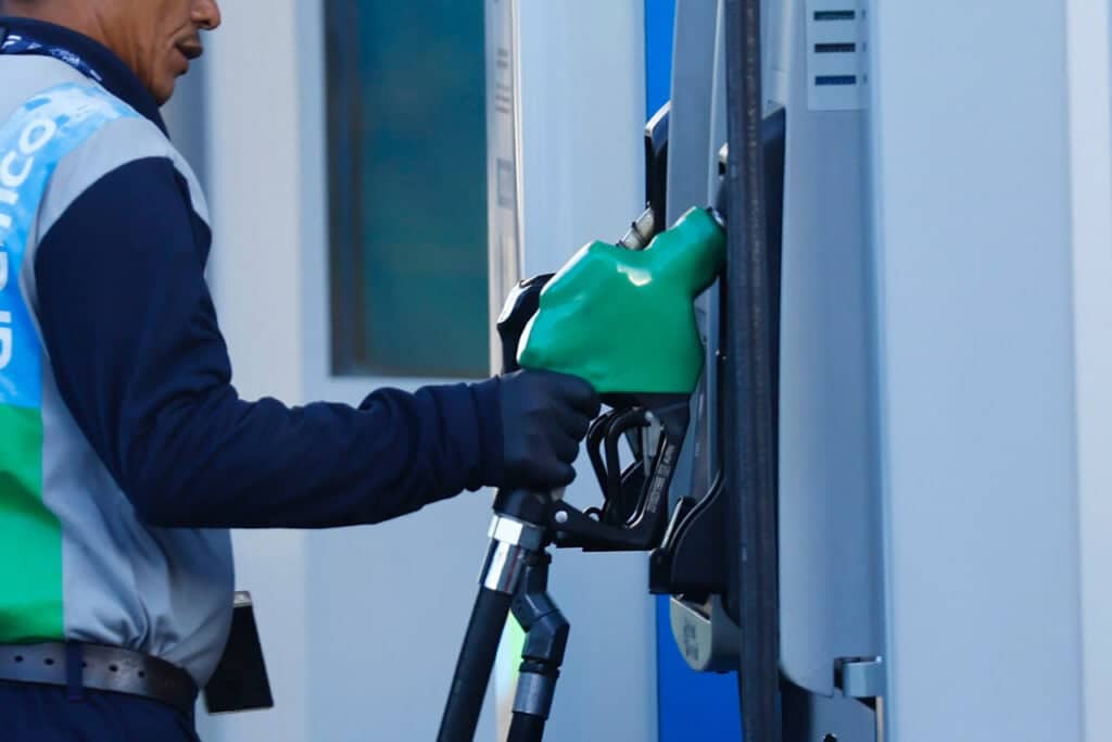 Vuelven a subir los combustibles en Chile: Bencinas aumentan casi $33 por litro