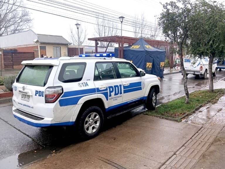 Mujer de 52 años es asesinada por su pareja en plena vía pública en Cumpeo