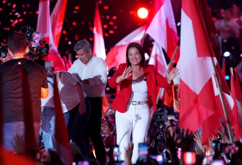 Keiko Fujimori asume la presidencia de Perú en un escenario de polarización